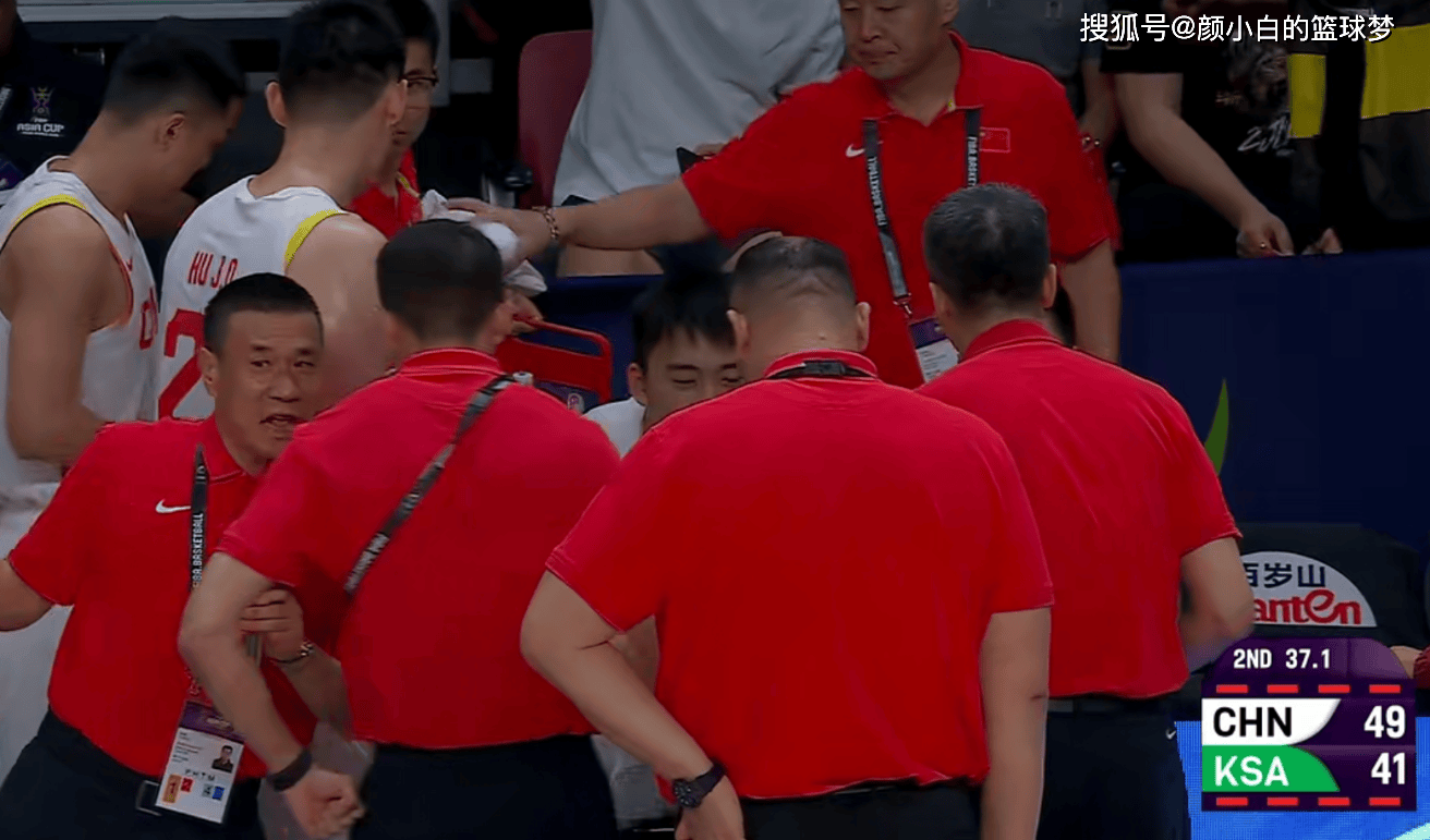 中国篮球顶级联赛引发球迷热议