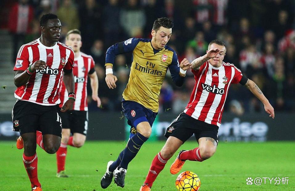 包含南安普顿主场惨败，保级形势岌岌可危的词条