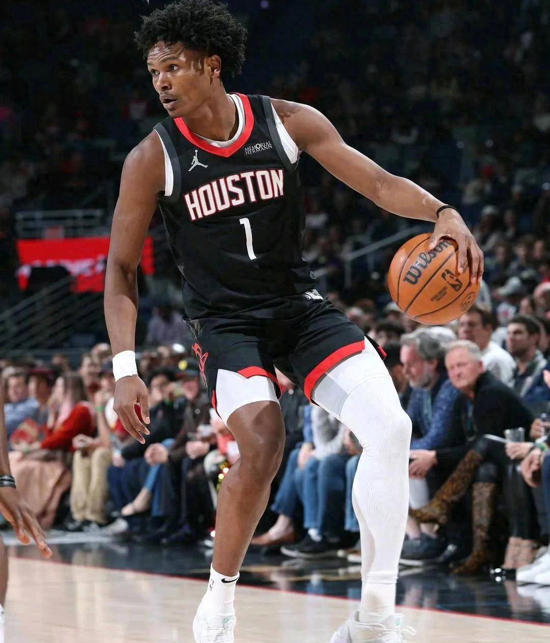 开云sport-关于开拓者队员突破个人纪录，帮助球队奋勇拼搏的信息