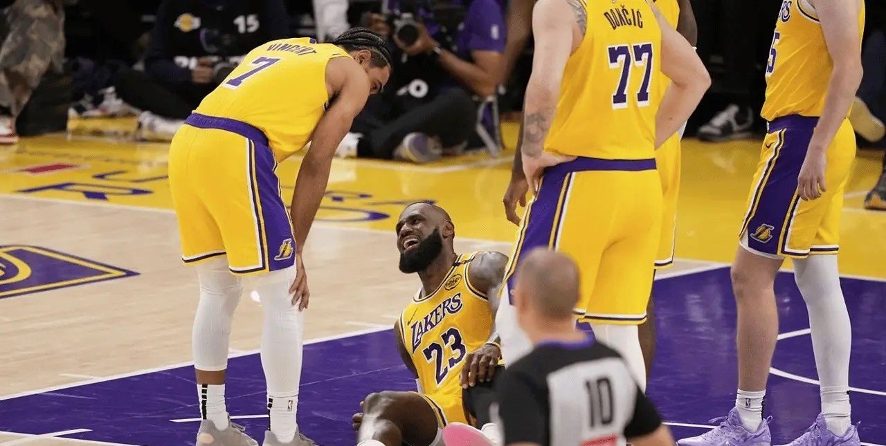 开云体育中国-湖人队队长勒布朗·詹姆斯受伤，球队面临考验的简单介绍