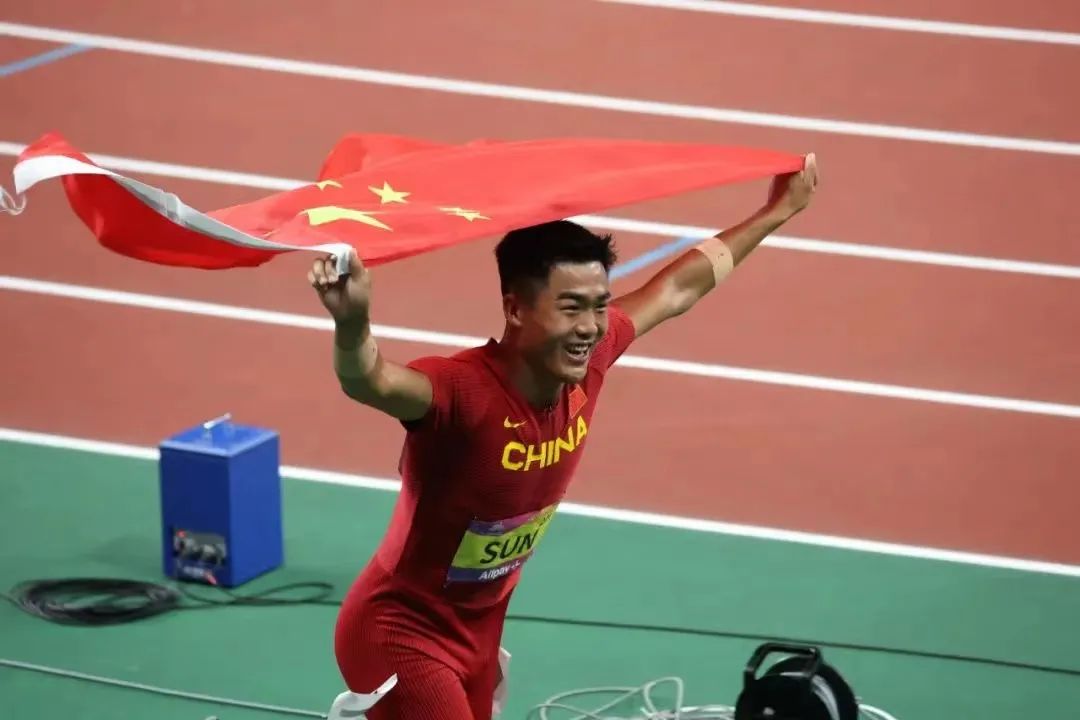 运动员表现持续走高争夺金牌激烈