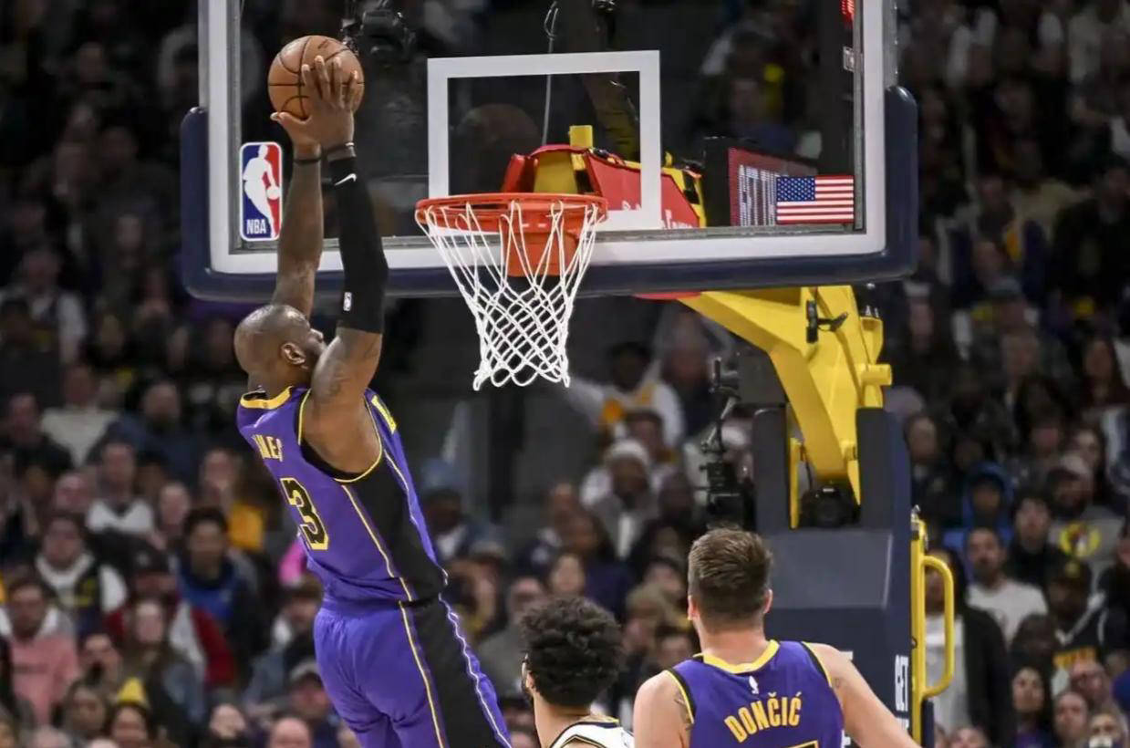 开云官网-湖人客场大胜掘金,球队士气高涨的简单介绍