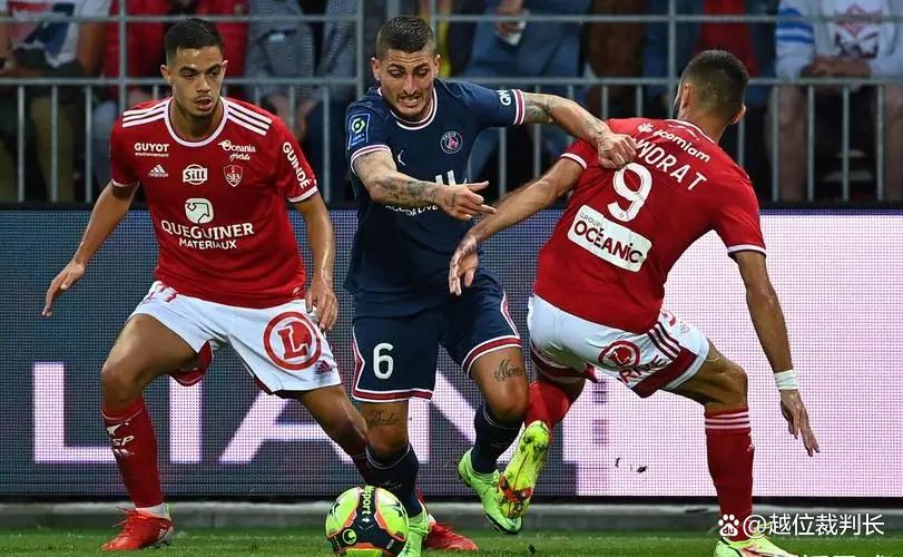 包含佛罗伦萨客场小胜，取得连胜追赶前四的词条