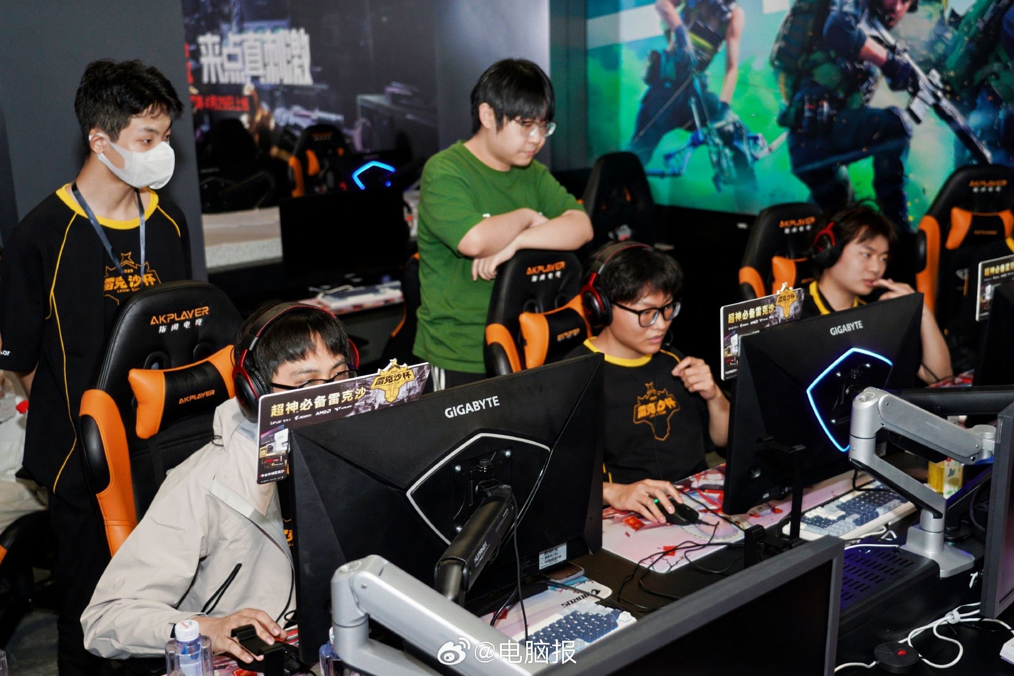 开云体育中国-场面火爆!FIFA电竞观众席沸腾不已