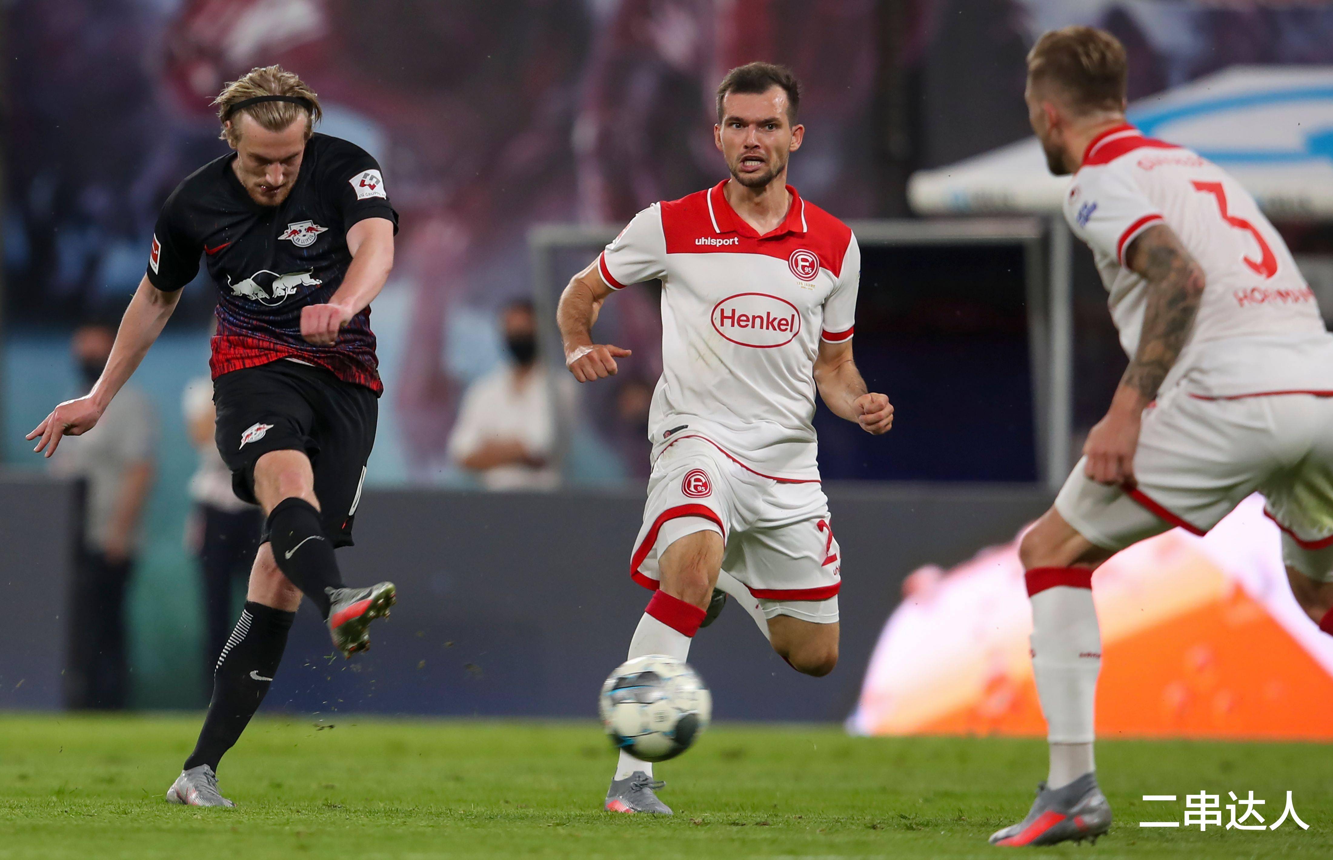 全球热议！足球场外八卦引关注的简单介绍