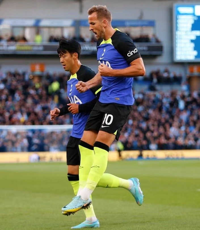 包含AC米兰险胜瑞士，凯恩关键制胜的词条