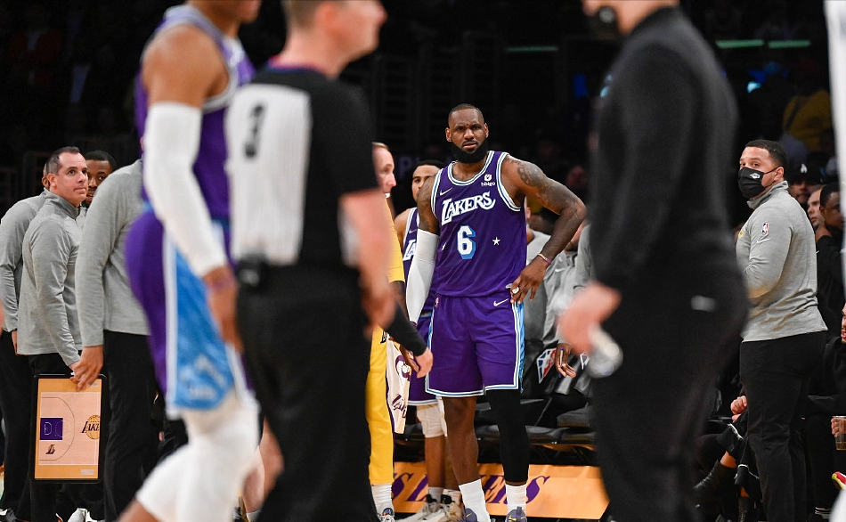 开云体育官网-包含EDG鏖战DFM，勒布朗·詹姆斯送出关键助攻宿敌对决2025世界赛，强势挺进下一轮的词条