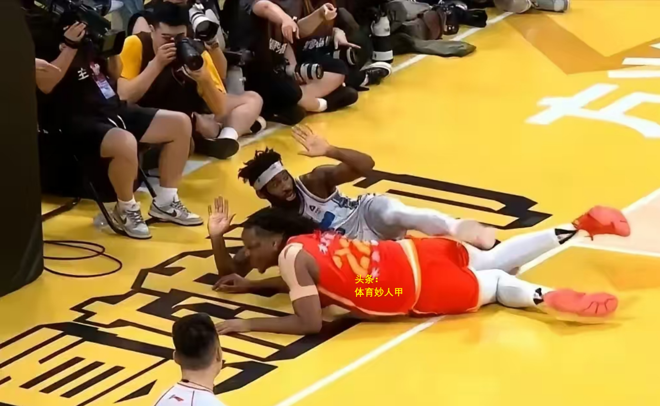 开云sport-篮球精彩对决引发球迷争议，话题热烈讨论！