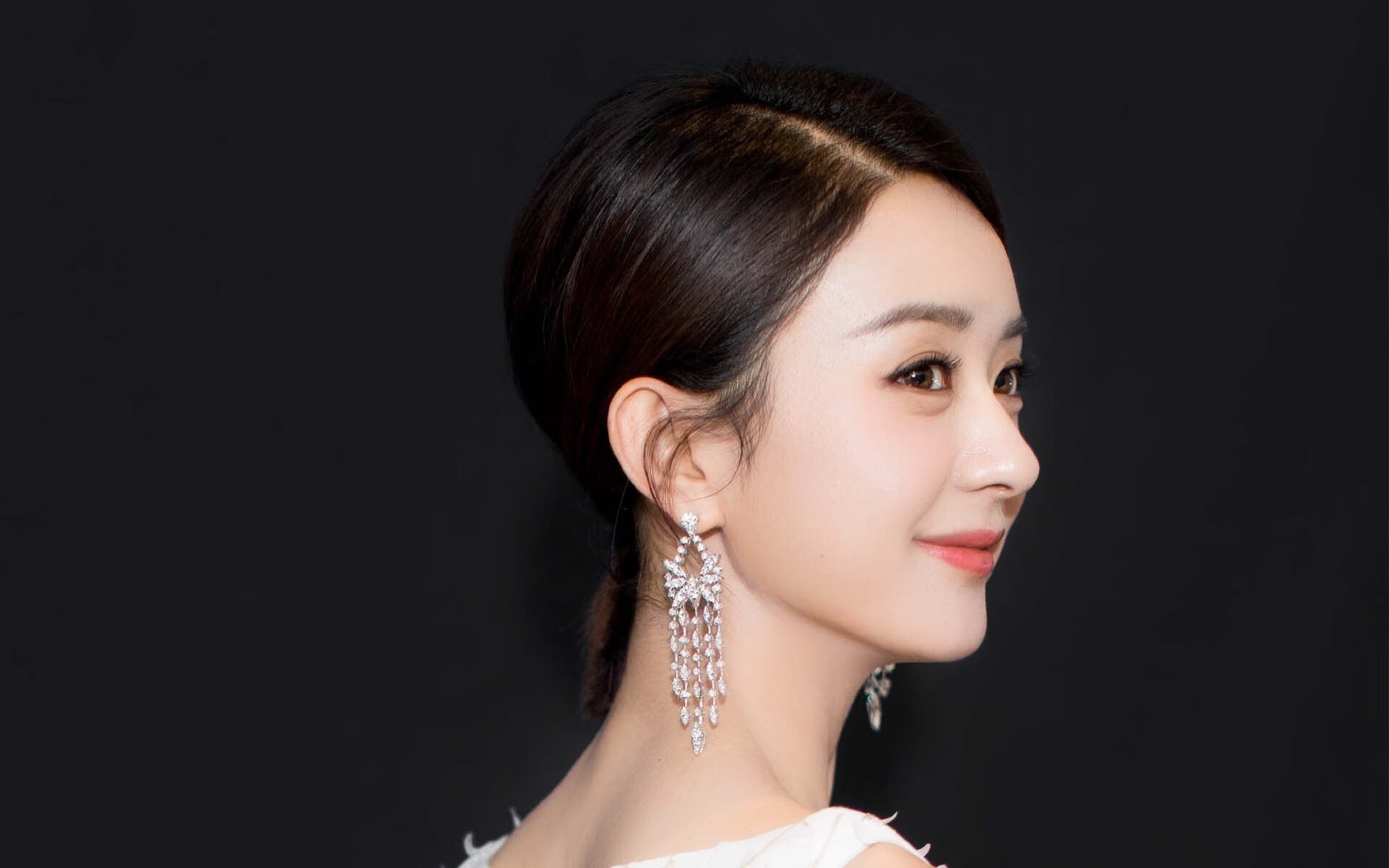 东决之夜，阿克定义伟大，巨星在刀锋上起舞