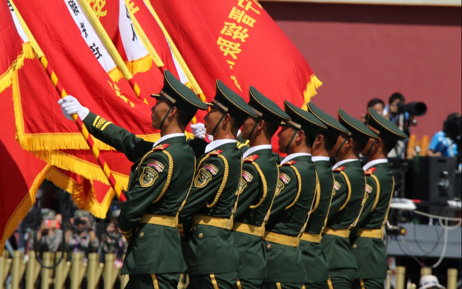 血脉喷张！一场硬仗的两种王者定义