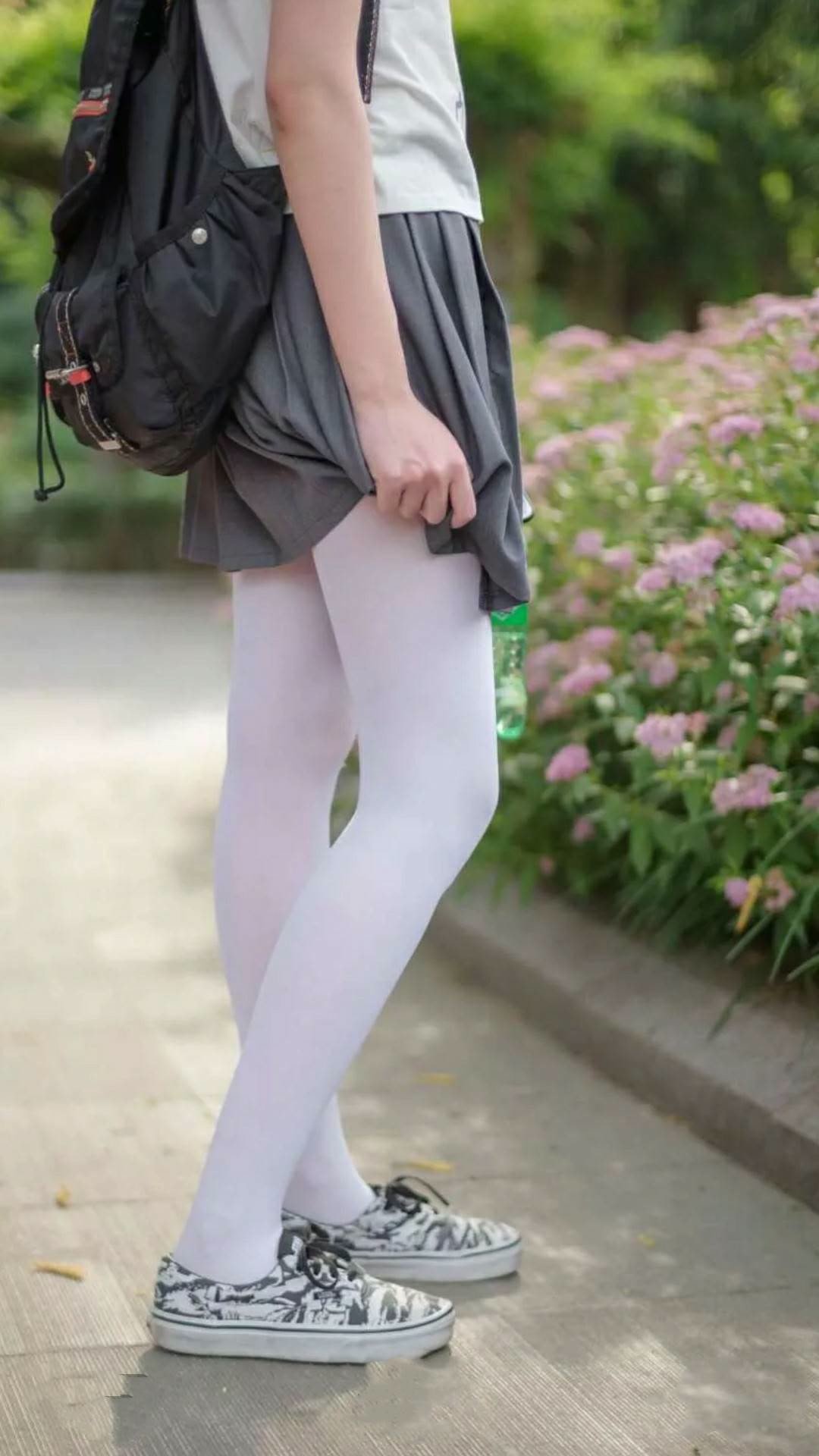 撕裂亚平宁的北极光，当莱万的孤峰，照亮了D组的黄昏